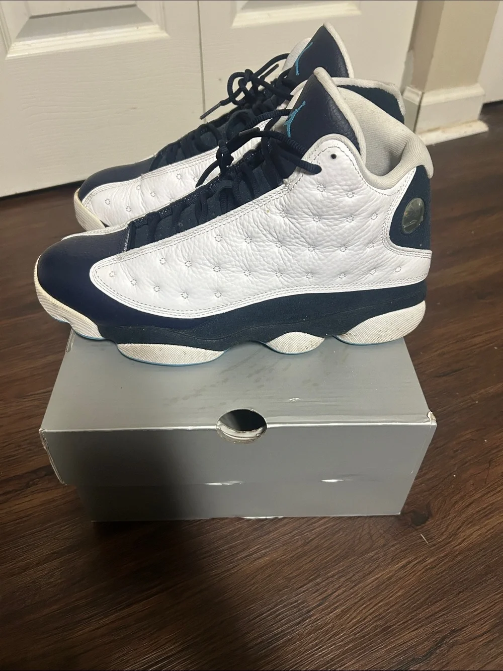 Air Jordan 13 Retro men's size 10.5 Shoes - White/DK powder blue obsidian-multi